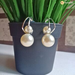 Two Pearl Earring